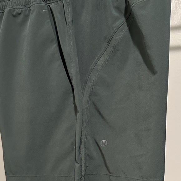 Lululemon Men's Green Pacebreaker 5"
Linerless Short - Picture 3 of 7